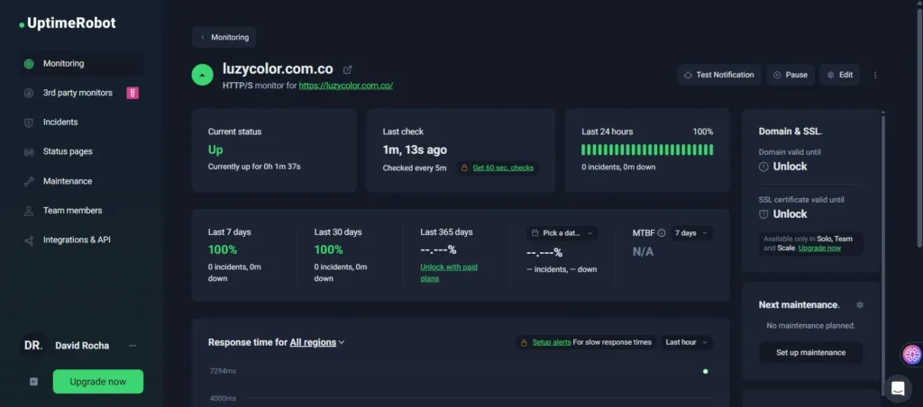 Panel de seguridad y mantenimiento web mostrando bloqueos de ataques y copias de seguridad activas por WEBBOGOTA
